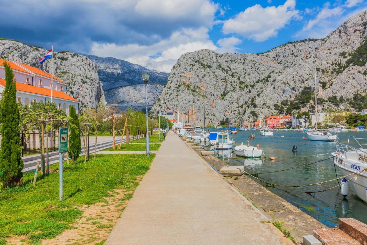 Downtown Deluxe Apartamento Omiš Exterior foto